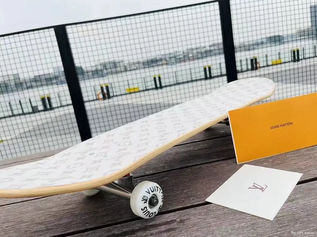 LV CUSTOM SKATEBOARD 0521